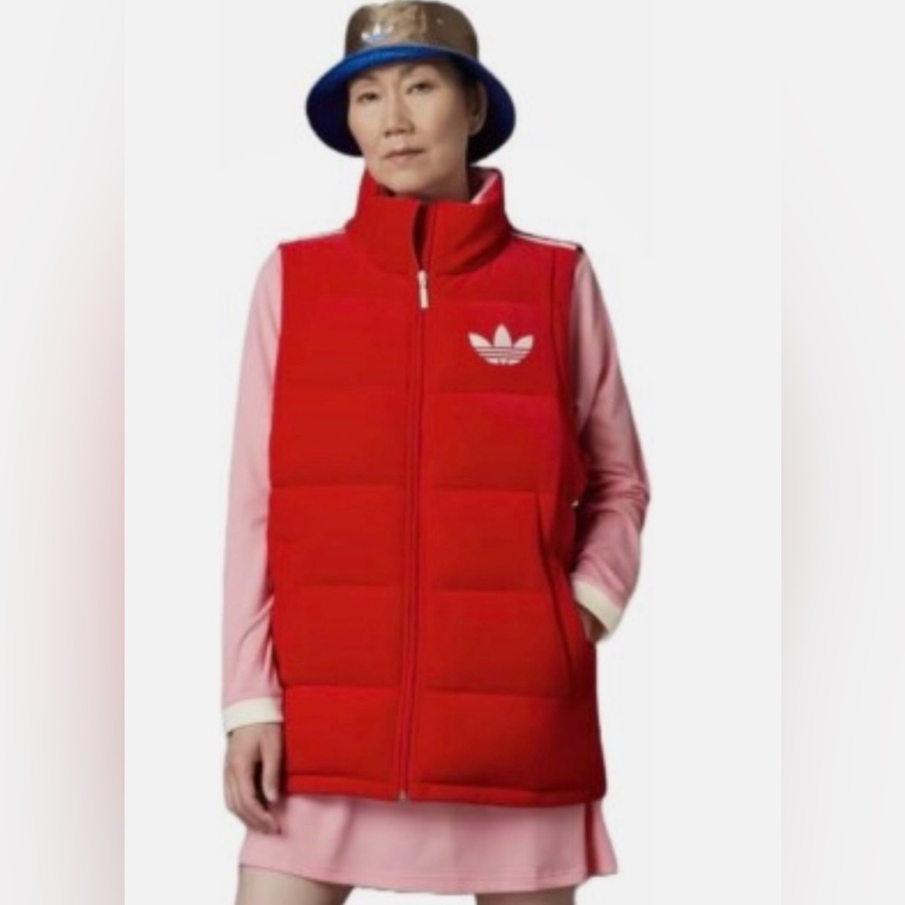 adidas ORIGINALS WOMEN'S ADICOLOR 70S VELVET DOWN PUFFER LUXE VEST SCARLET